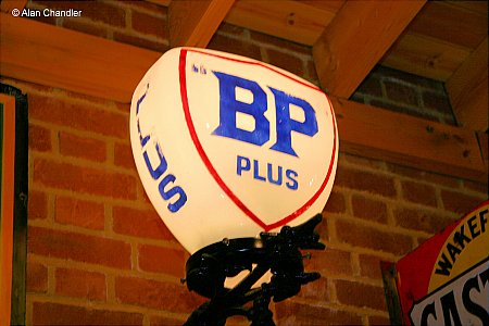 Globe BP "PLUS" lettres bleu