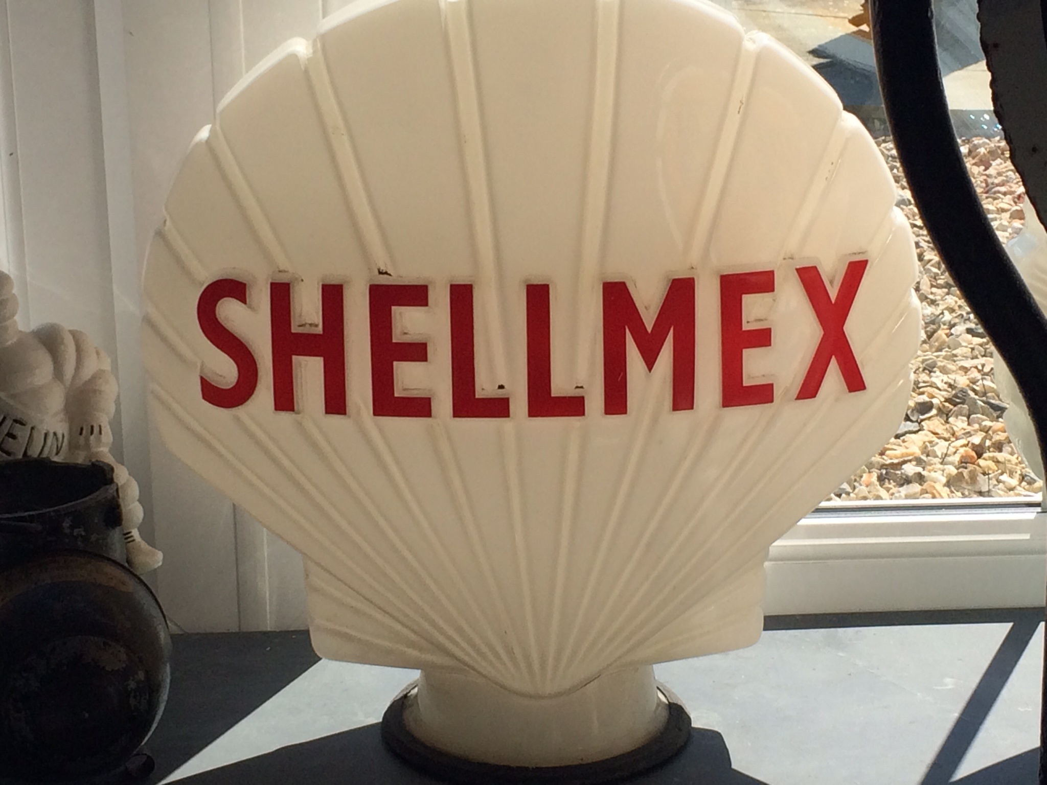 Globe "SHELLMEX" en forme de coquillage
