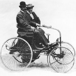 1887 : Rencontre entre Gottlieb Daimler et Emile Levassor associé à René Panhard. (© mercedes-benz.fr)
