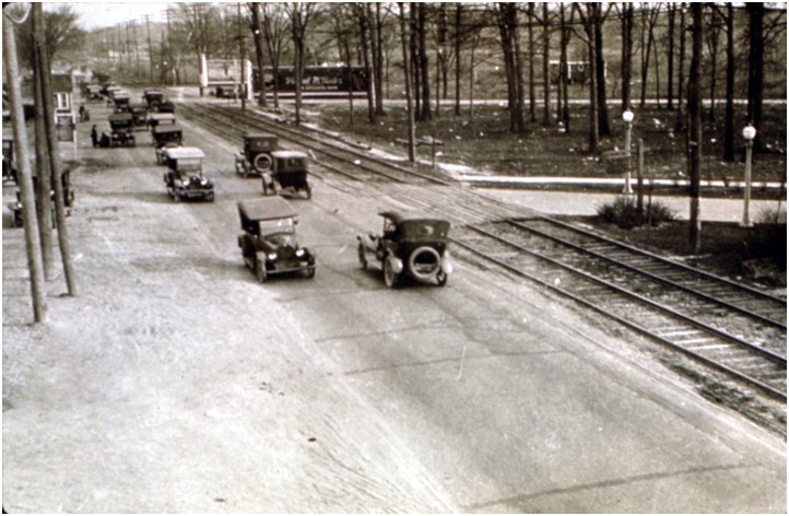 Premier kilomètre de chaussée en béton - Avenue Woodward, Détroit, Michigan (© explorer.acpa.org)