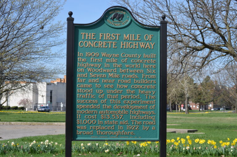 Avenue Woodward à Détroit, plaque commémorative (1957), parc Palmer | Ken Coleman (© michiganadvance.com)