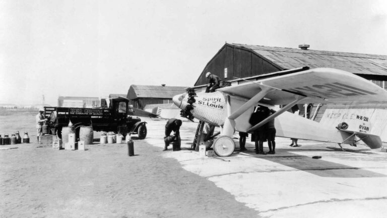 Charles Lindbergh a utilisé l'essence Red Crown de SoCal pour sa traversée transatlantique... (© chevron.com)