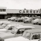 Le 15 juin 1963, Carrefour ouvre le premier hypermarché en France.