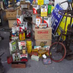 Bidons Elf et Shell. Brocante Reims 2009