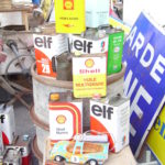 Bidons Elf et Shell. Brocante Reims 2009