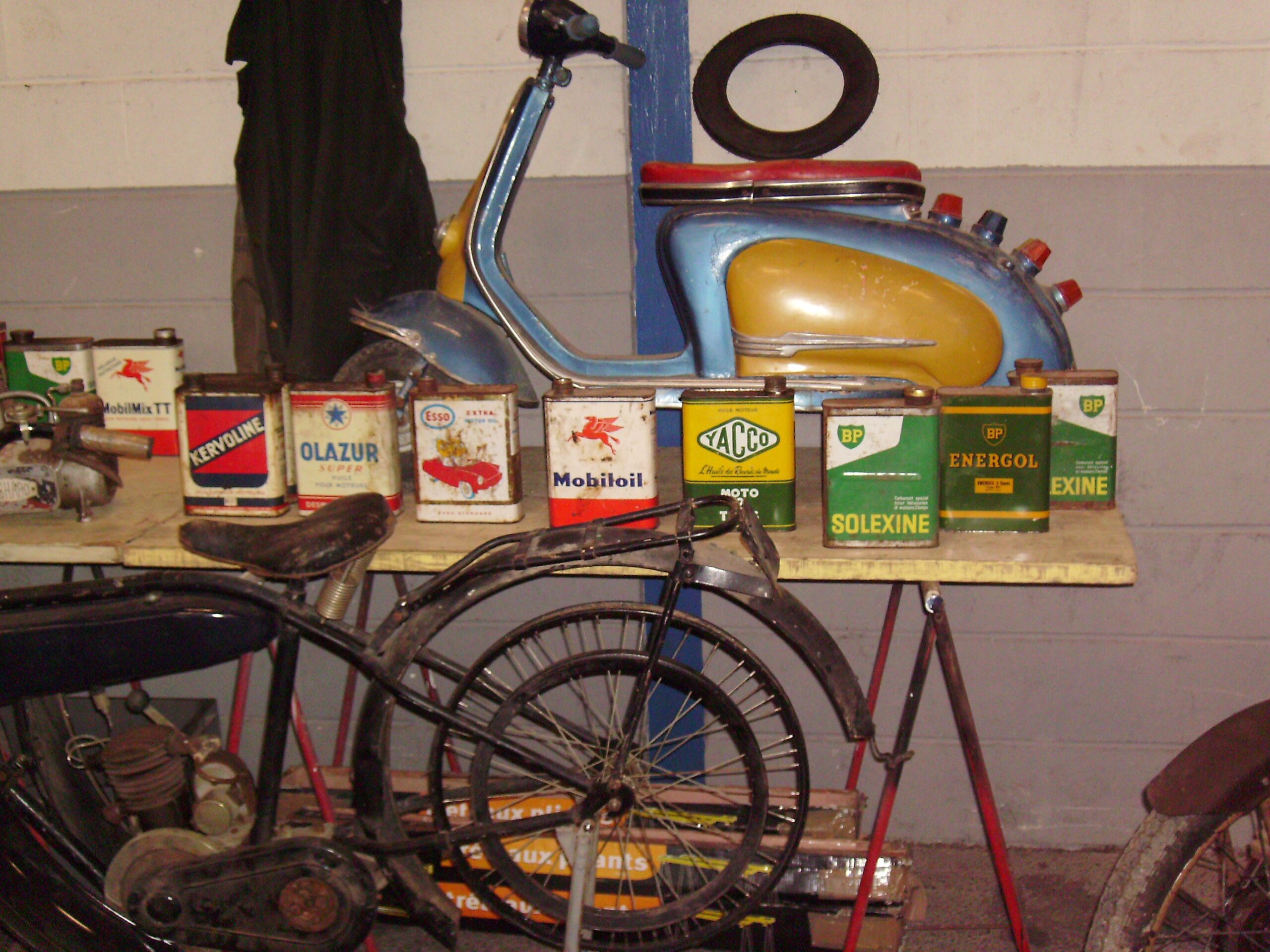 Bidons Kervoine Azur. Brocante Reims 2009