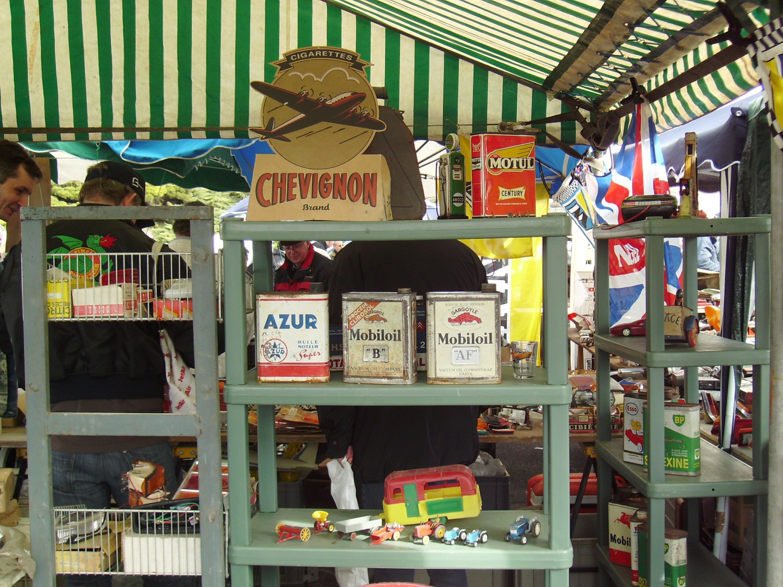 Bidons Motul, Mobil, Azur. Brocante Reims 2009