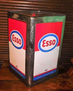 ANCIEN GRAND BIDON D'HUILE 20L . ESSO PULVERISATION.