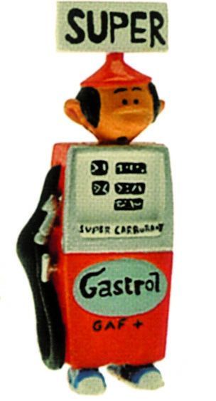 Gaston déguisé en pompe à essence