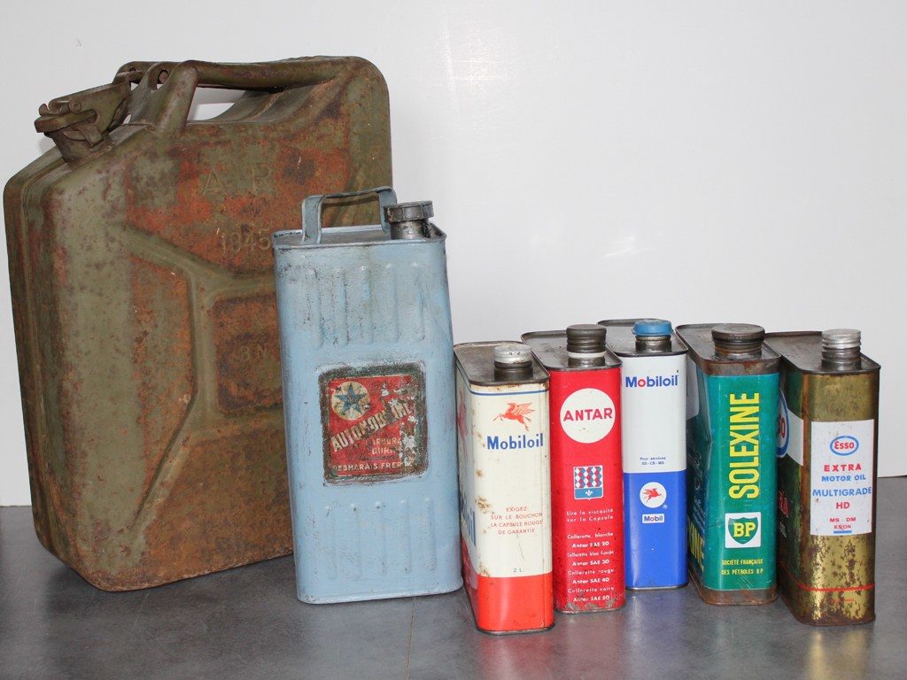 Jerrican de l’armée, bidons d’huile et d’essence anciens