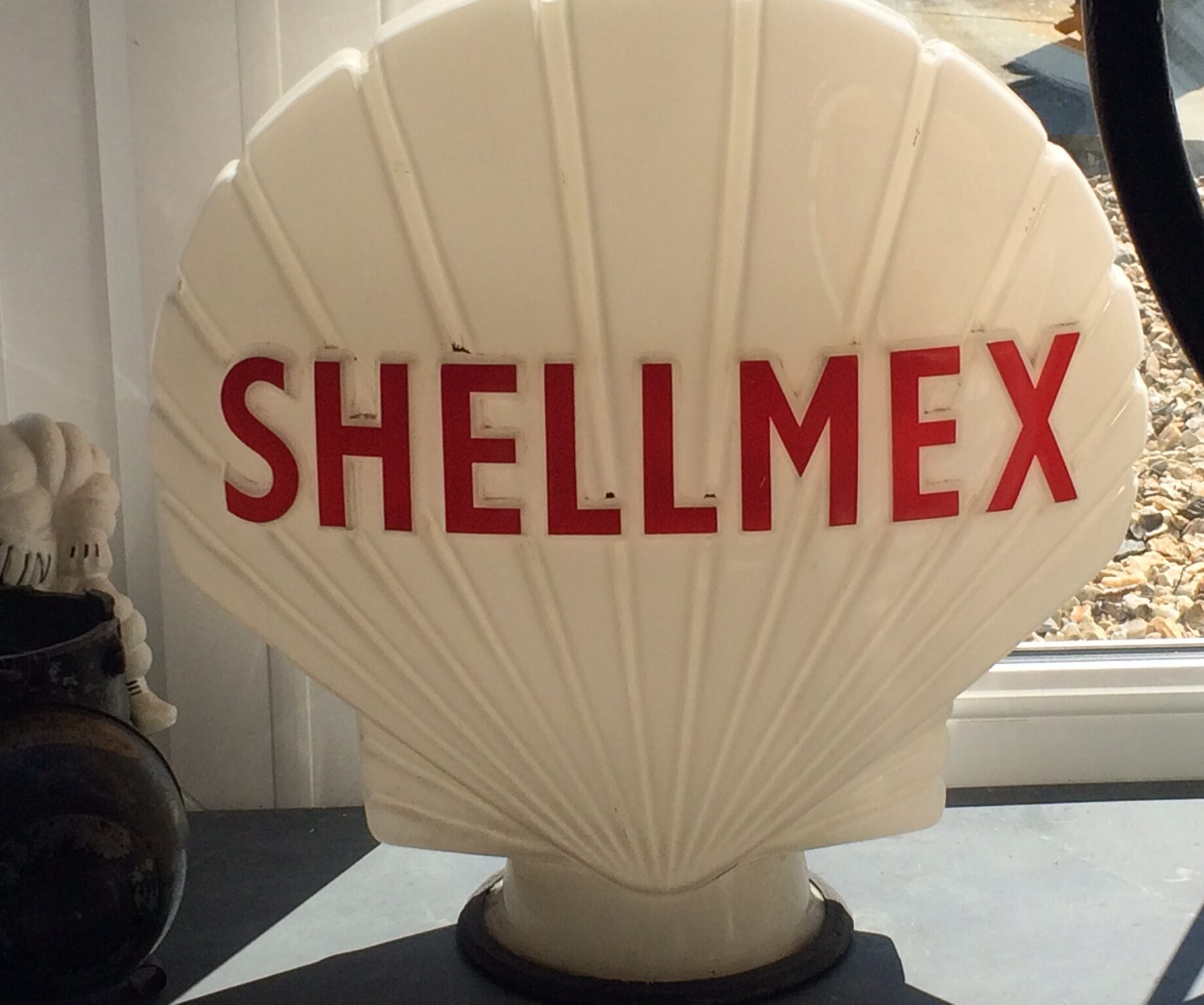 Globe "SHELLMEX" en forme de coquillage