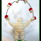 Bibendum jonglant avec les bornes