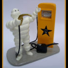 Bibendum Michelin / pompe jaune