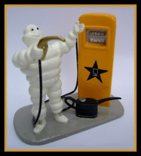 Bibendum Michelin / pompe jaune