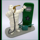Bibendum Michelin / pompe verte