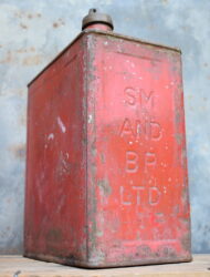 Bidon d'essence rouge Shell-Mex et British Petrol, des années 1930