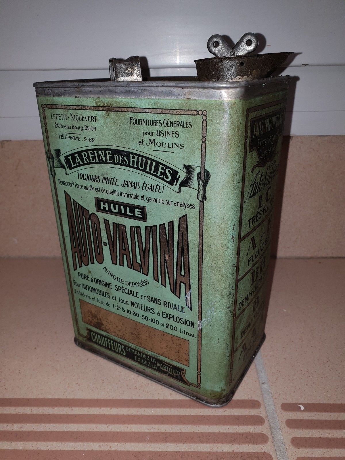 Bidon d'huile "AUTO - VALVINA"