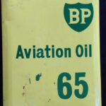 Ancien bidon d'huile BP AVIATION OIL 65