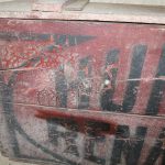 Ancienne caisse de bidons d'huile Renault