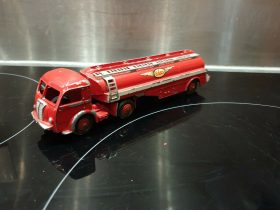 CAMION CITERNE ESSO par Dinky Toys
