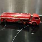 CAMION CITERNE ESSO par Dinky Toys