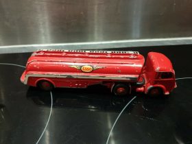 CAMION CITERNE ESSO par Dinky Toys