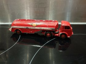 CAMION CITERNE ESSO par Dinky Toys