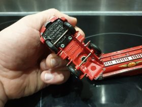 CAMION CITERNE ESSO par Dinky Toys