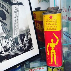 Bidon 2l shell "triple" et authentique affiche de 1930 (2/4)