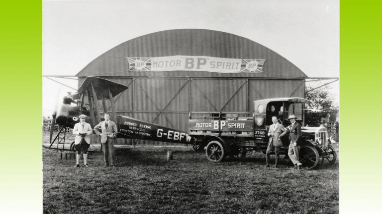 L'unité de ravitaillement en carburant BP Aviation Service à Gloucester, Royaume-Uni, 1928