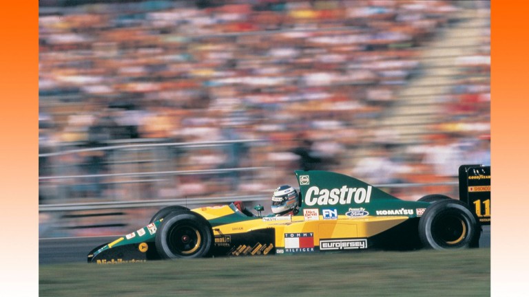 Le pilote finlandais Mika Hakkinen au volant de la Lotus 107, sponsorisée par Castrol, lors du Grand Prix d'Allemagne 1992.