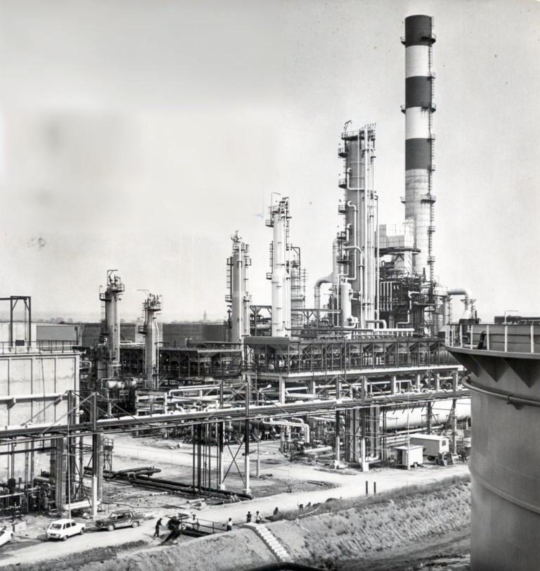 Ancienne raffinerie de Hauconcourt (1971-1982) (© Archives Le Républicain Lorrain)