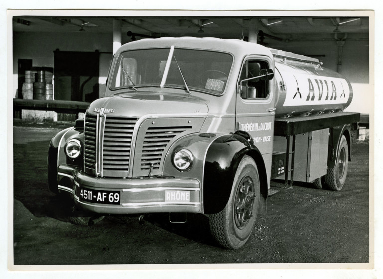 Camion Thevenin & Ducrot marque AVIA 1952