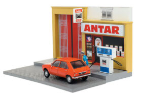 FASCICULE 31 + DIORAMA LE POMPISTE + PEUGEOT 104 BERLINE