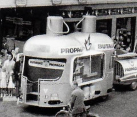 Renault 1400 kg Butagaz-Propagaz bi-bouteilles caravane du Tour de France 1960