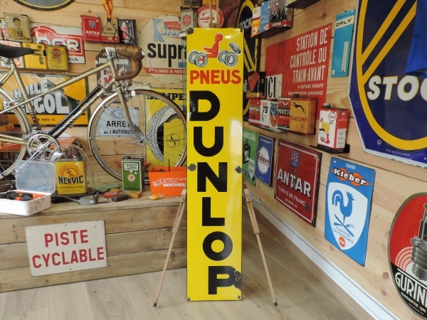 Plaque émaillée Dunlop « PNEUS DUNLOP » (© rouleetvintage.net) (1/7)