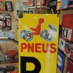 Plaque émaillée Dunlop « PNEUS DUNLOP » (© rouleetvintage.net) (2/7)