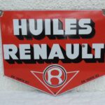 Plaque émaillée HUILES RENAULT "EN VENTE ICI" (© rouleetvintage.net)