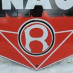 Plaque émaillée HUILES RENAULT "EN VENTE ICI" (© rouleetvintage.net)