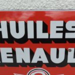 Plaque émaillée HUILES RENAULT "EN VENTE ICI" (© rouleetvintage.net)