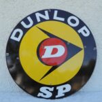 Plaque émaillée DUNLOP (Couleur noire) (© rouleetvintage.net)