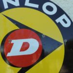 Plaque émaillée DUNLOP (Couleur noire) (© rouleetvintage.net)