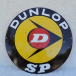 Plaque émaillée DUNLOP (Couleur noire) (© rouleetvintage.net)
