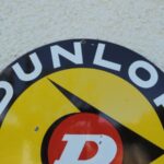 Plaque émaillée DUNLOP (Couleur noire) (© rouleetvintage.net)