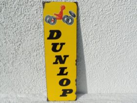 Plaque émaillée Dunlop (rectangulaire/verticale) (© rouleetvintage.net)