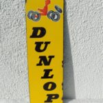 Plaque émaillée Dunlop (rectangulaire/verticale) (© rouleetvintage.net)