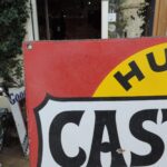 Plaque émaillée Castrol "En vente ici" (© rouleetvintage.net)