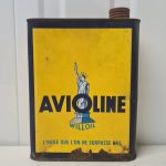 Bidon d'huile Avioline version jaune (© passion-automobilia.com)
