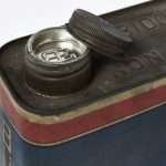 Bidon d'huile Bugatti GT (© artcurial.com)