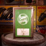 Bidon d'huile Castrol des années 1940 (© garageduvintage.com)